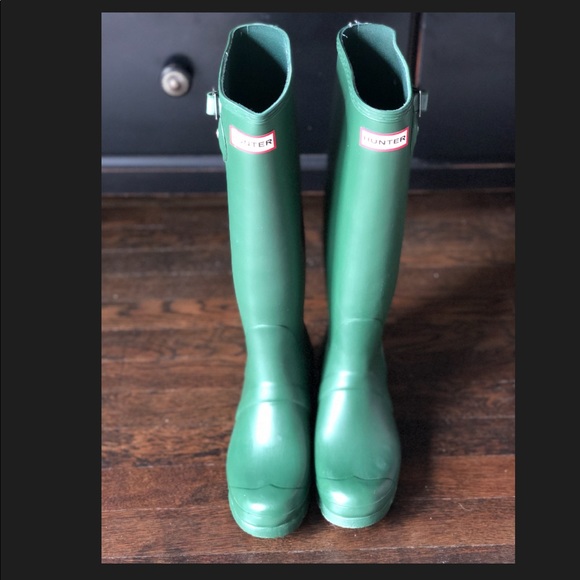Hunter Shoes - Hunter Tall Rain Boots: Hunter Green - Size 8
